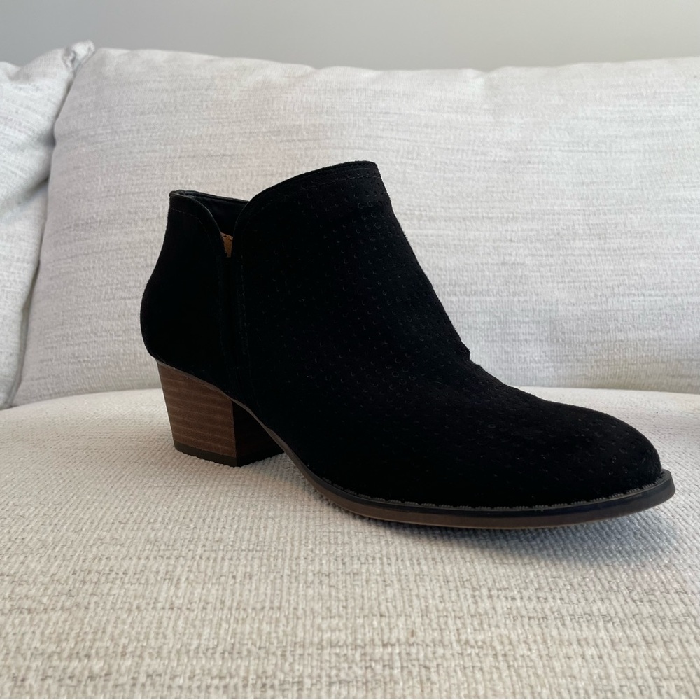 Fergie Black Ankle Booties with Wooden Heel and Zipper - Picture 5 of 12